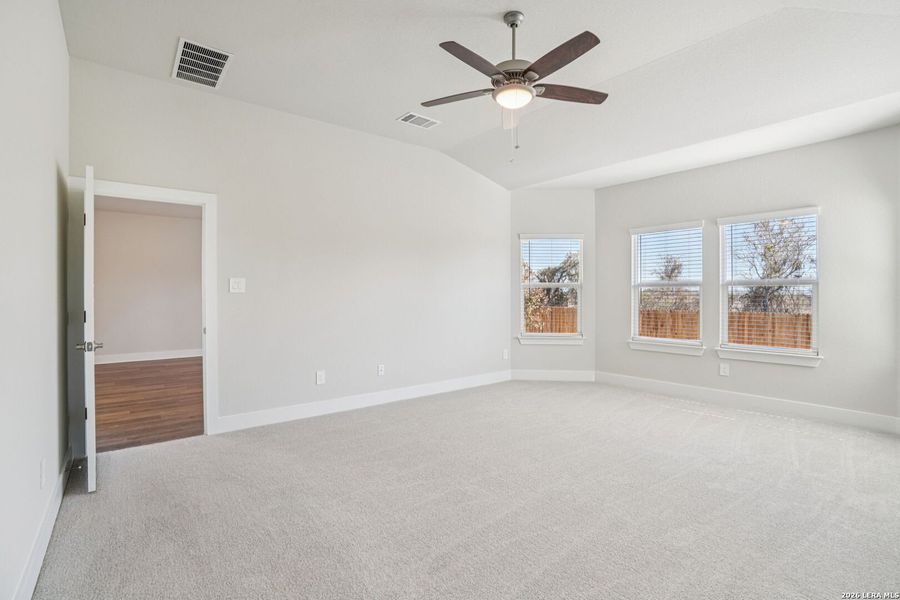 Spacious, unfurnished interior of a new home in Carmel Ranch, Schertz (Image 24).