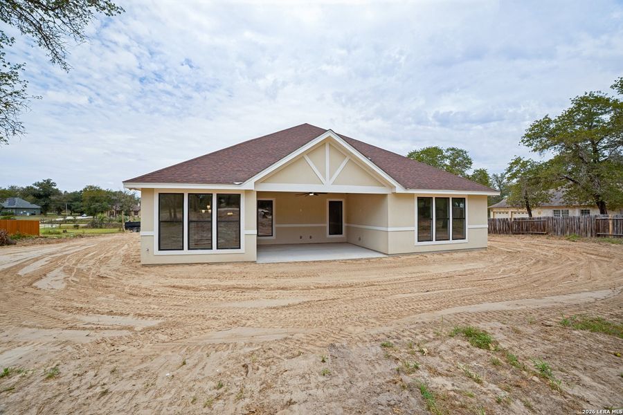 Exterior details and patio area of a home in , Natalia (Image 26).