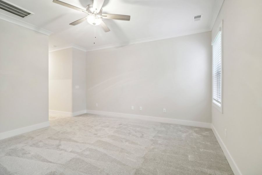 Representative unfurnished interior of a home built from the Baymore II by Great Southern Homes in Edwards Ridge, Central (Image 29).
