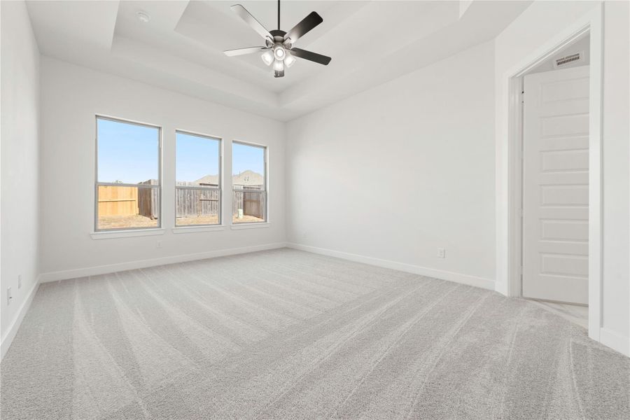 Representative image. Features, selections and colors may vary.