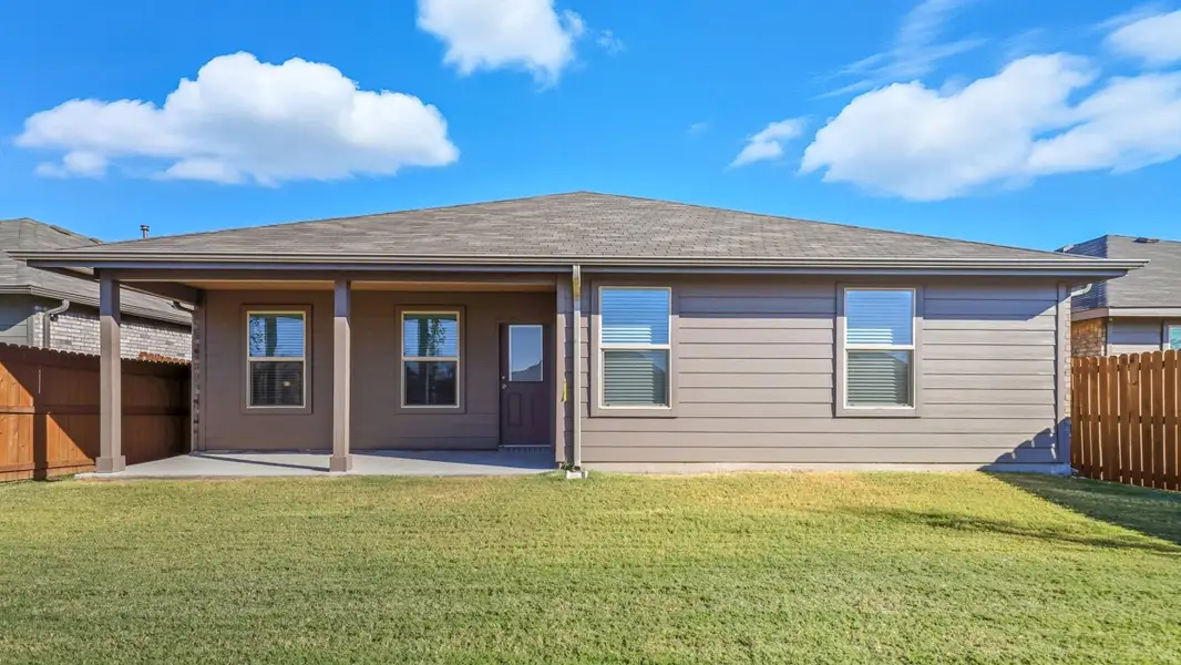 Exterior details and patio area of a home in Eagle Creek, Denton (Image 14).