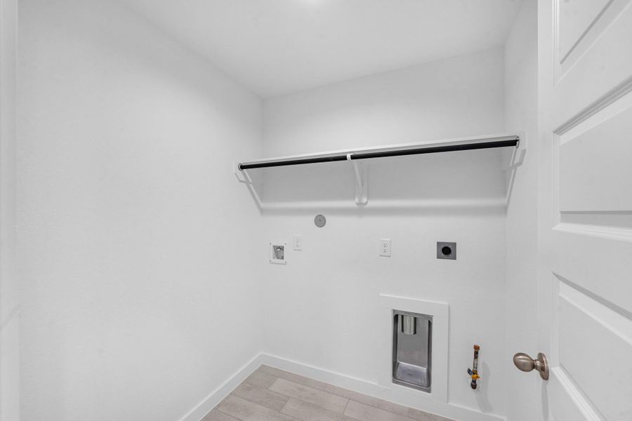 Spacious, unfurnished interior of a new home in Grand Mason Crossing, Katy (Image 21).