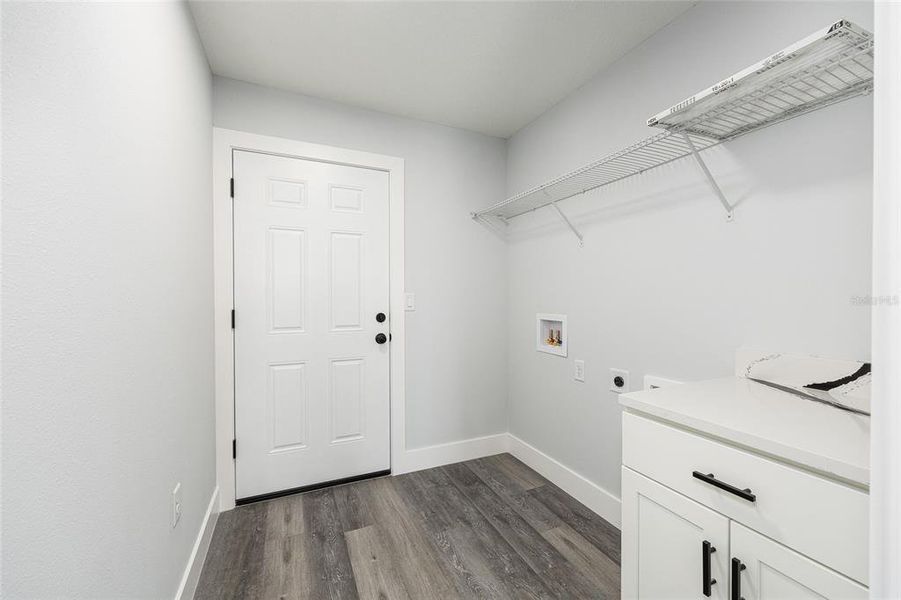 Spacious, unfurnished interior of a new home in , Dunnellon (Image 32).