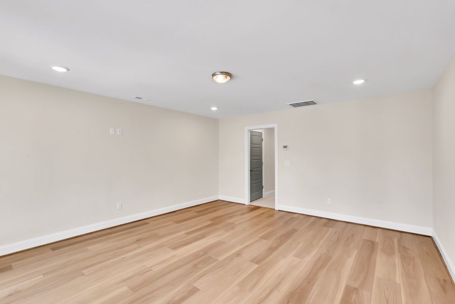 Representative unfurnished interior of a home built from the Bar Harbour I by Kent Homes in St. James, Southport (Image 138).
