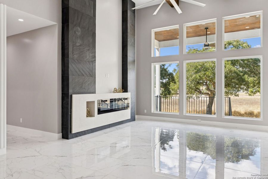 Spacious, unfurnished interior of a new home in , La Vernia (Image 48).