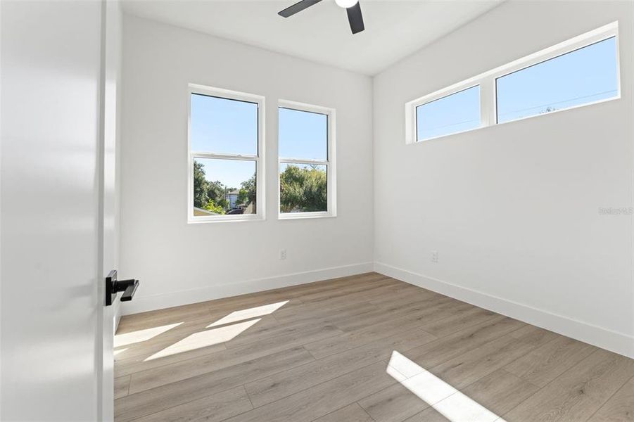 Spacious, unfurnished interior of a new home in , Tampa (Image 33).