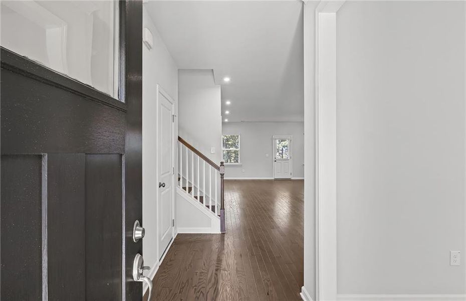 Spacious, unfurnished interior of a new home in Watermist at Mirror Lake, Villa Rica (Image 18).