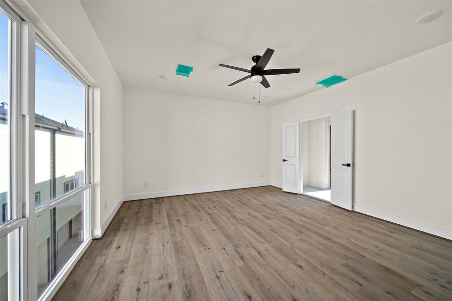 Spacious, unfurnished interior of a new home in , Houston (Image 25).