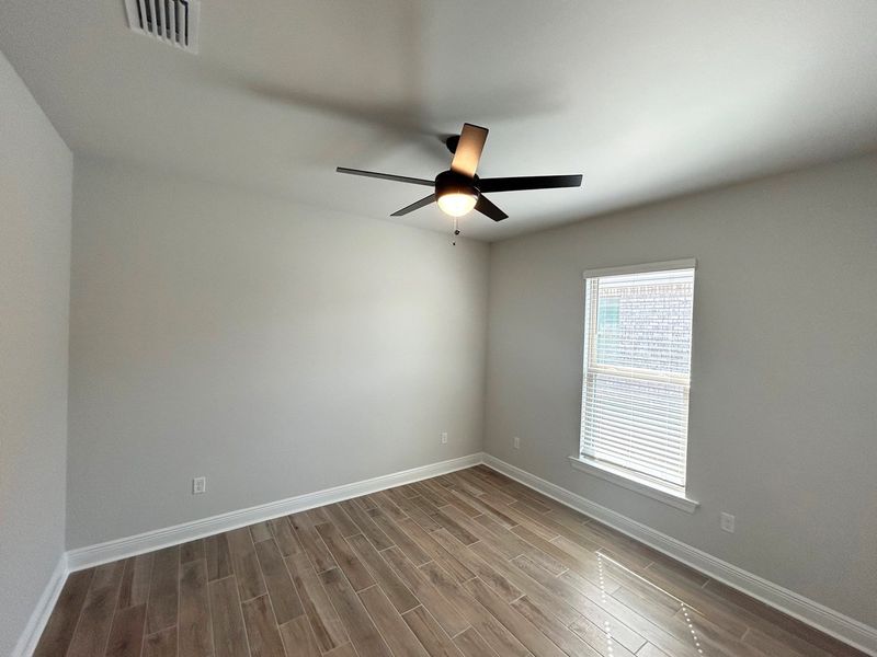 Spacious, unfurnished interior of a new home in The Bluffs at Lafayette, Freeport (Image 17).