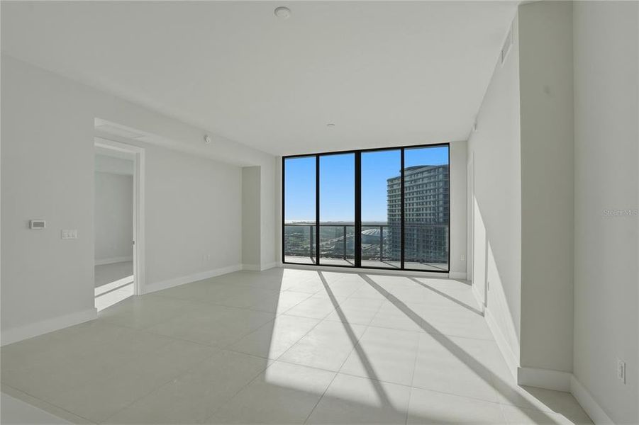 Spacious, unfurnished interior of a new home in , St. Petersburg (Image 16). Spacious, unfurnished interior of a new home in , St. Petersburg (Image 16).