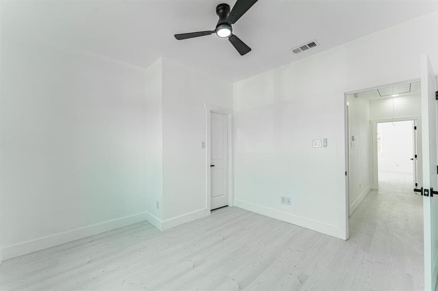 Spacious, unfurnished interior of a new home in , Sulphur Springs (Image 17).