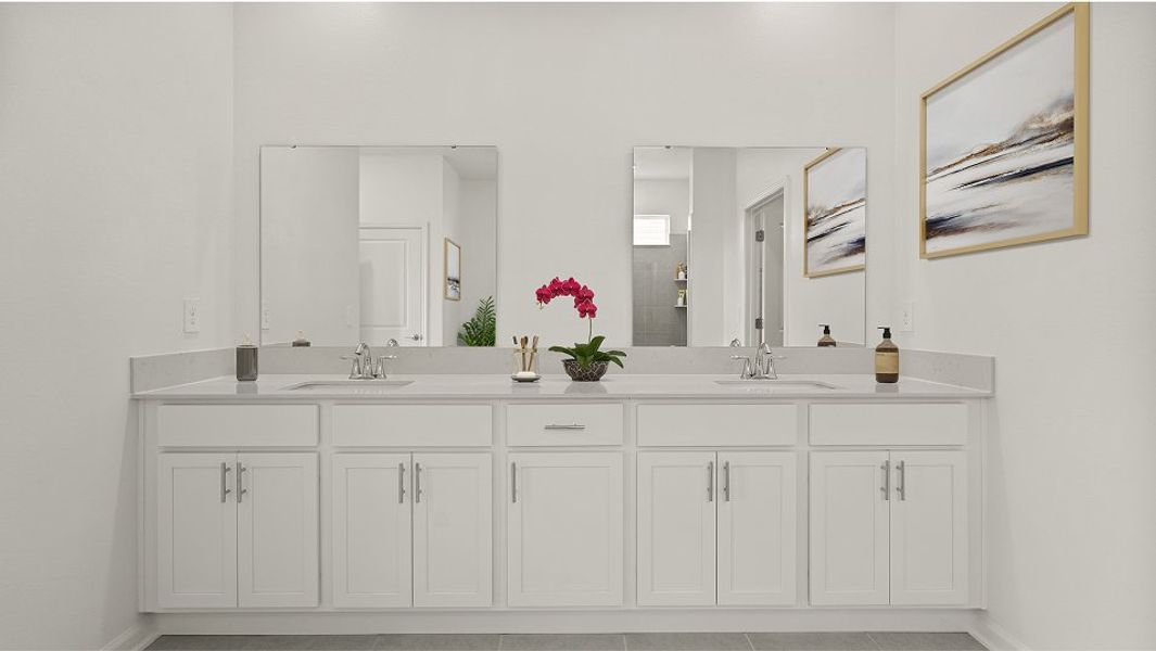 3174 Summerlin Owners Bath 2of3 F1