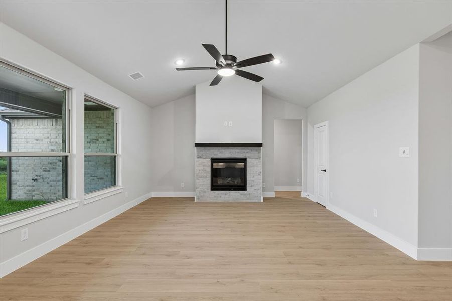 Spacious, unfurnished interior of a new home in Ellis Ranch Estates, Waxahachie (Image 14).