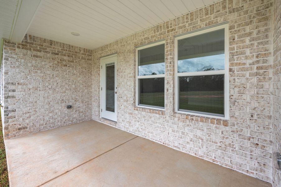 Exterior details and patio area of a home in , Crestview (Image 18).