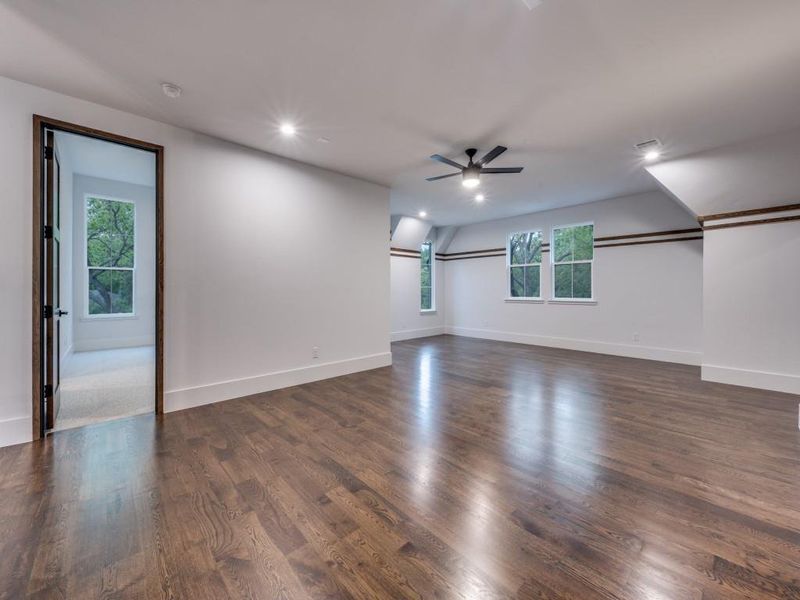 Spacious, unfurnished interior of a new home in , Dallas (Image 29).