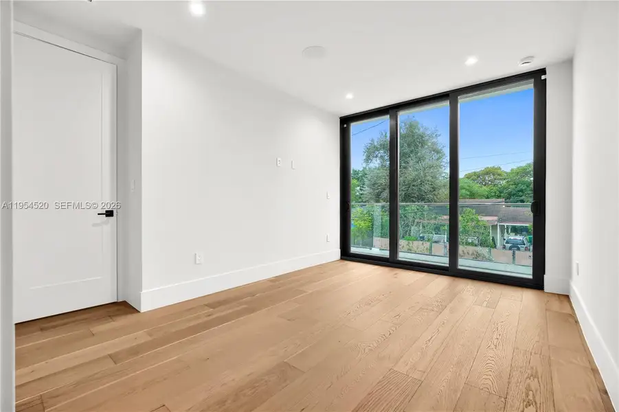 Spacious, unfurnished interior of a new home in , Miami (Image 30).