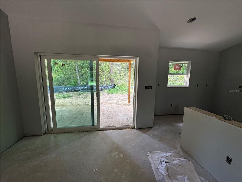 Spacious, unfurnished interior of a new home in , Dunnellon (Image 10).