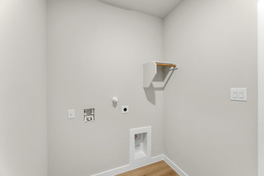 Spacious, unfurnished interior of a new home in Hickory Ridge, Elmendorf (Image 38).