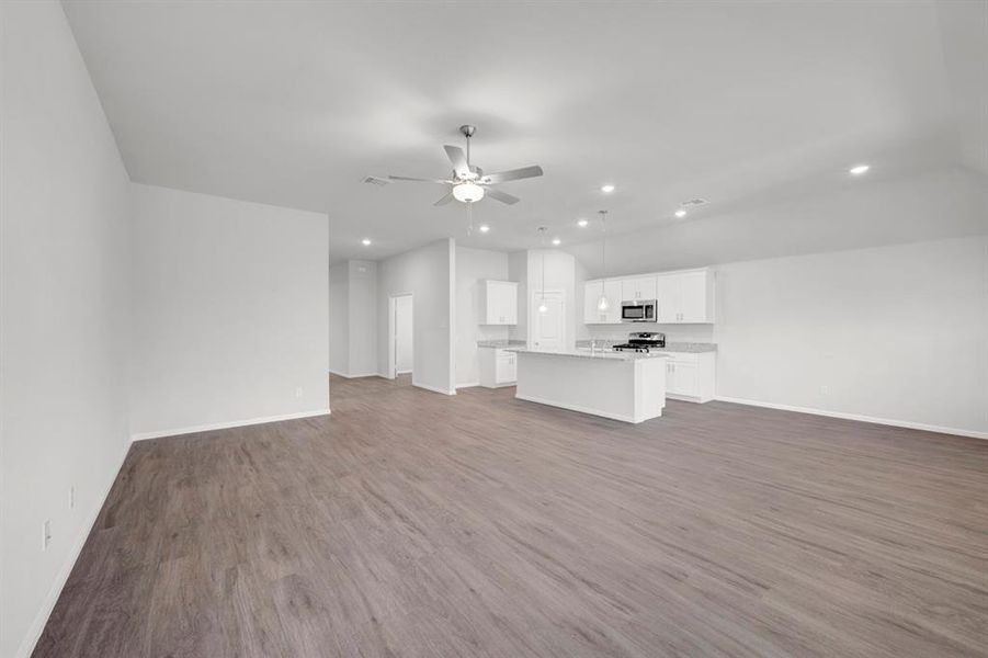 Spacious, unfurnished interior of a new home in ValleyBrooke, Mesquite (Image 33).