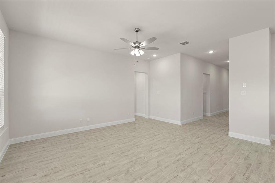 17. 108 Meadow - Family (3) 17. 108 Meadow - Family (3)