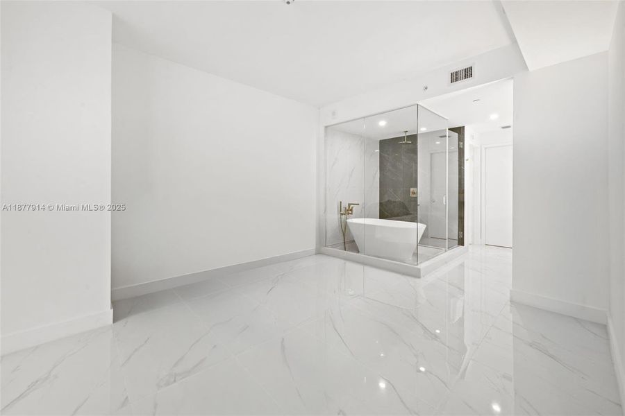 Spacious, unfurnished interior of a new home in Aria Reserve, Miami (Image 30). Spacious, unfurnished interior of a new home in Aria Reserve, Miami (Image 30).