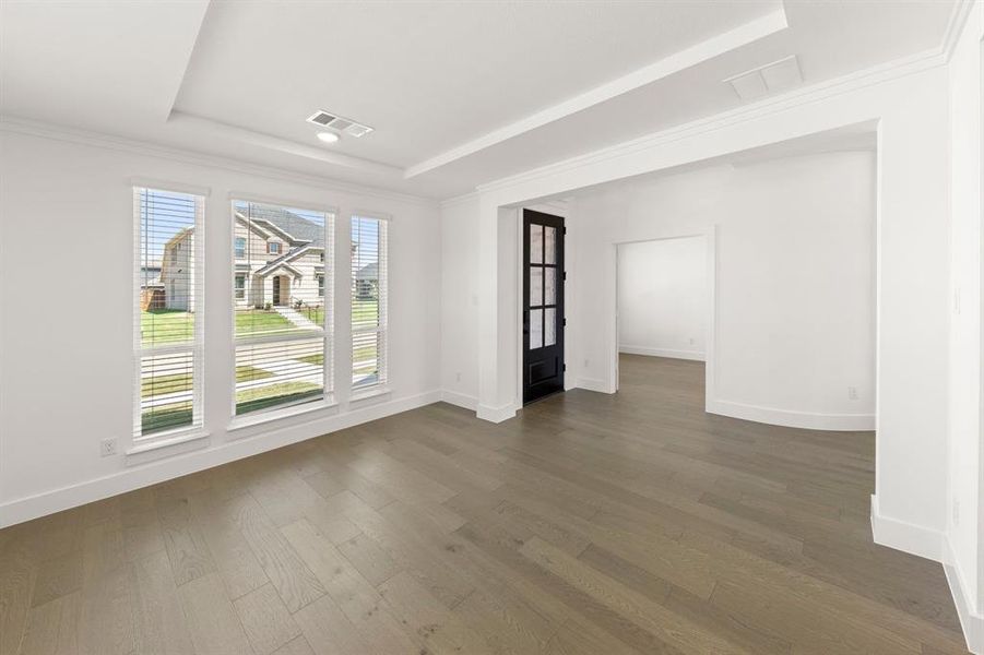 Spacious, unfurnished interior of a new home in Villages of Creekwood, Frisco (Image 20).