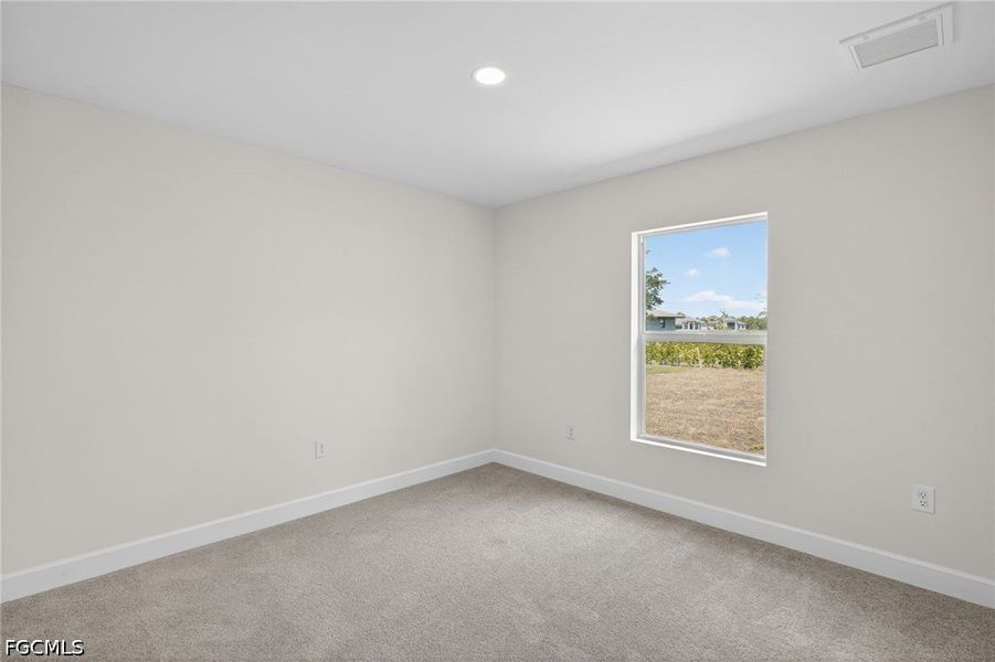 Spacious, unfurnished interior of a new home in Cape Coral, Cape Coral (Image 16).