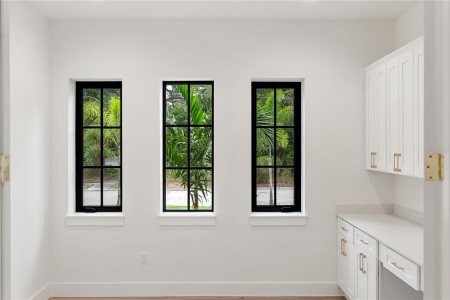 Spacious, unfurnished interior of a new home in , Sarasota (Image 67).