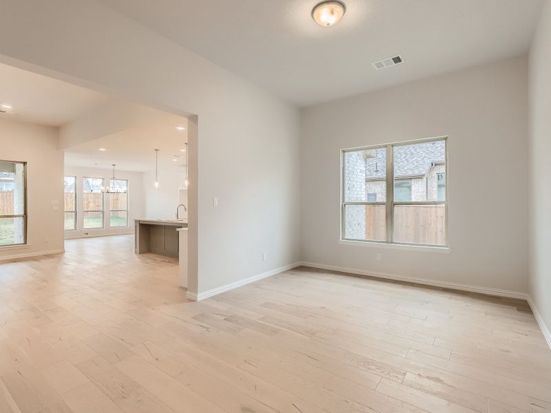 Plan 1690 Dining Room Representative Photo