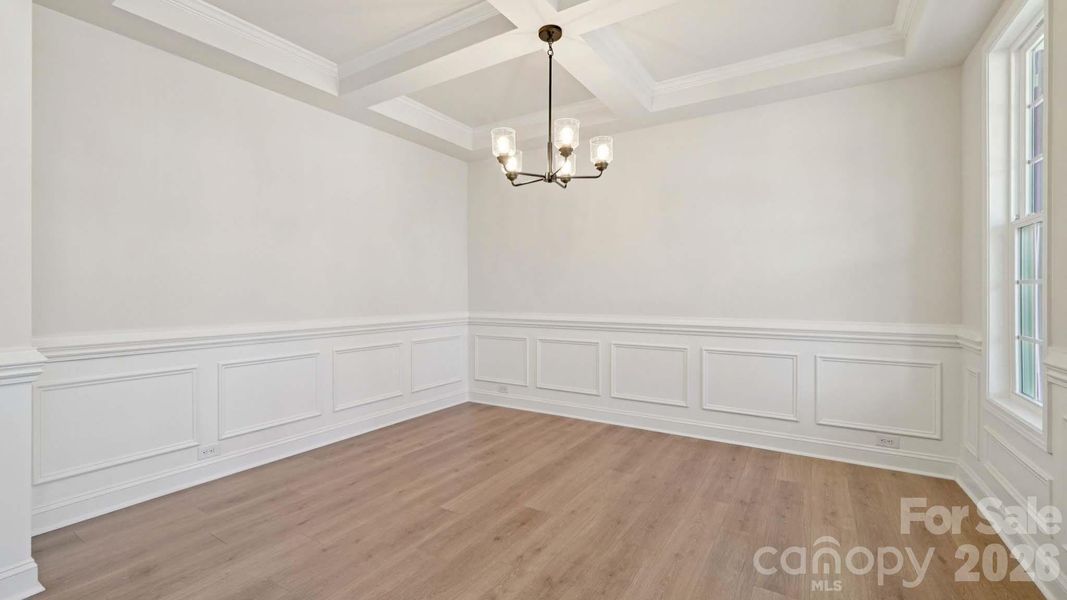 Spacious, unfurnished interior of a new home in Sylvan Creek, Denver (Image 28).