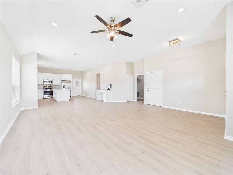 Spacious, unfurnished interior of a new home in , Santa Fe (Image 23). Spacious, unfurnished interior of a new home in , Santa Fe (Image 23).