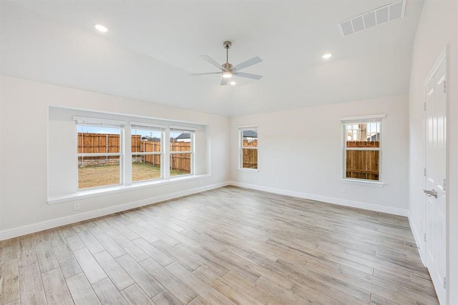 Spacious, unfurnished interior of a new home in Sonoma Verde, McLendon-Chisholm (Image 25).