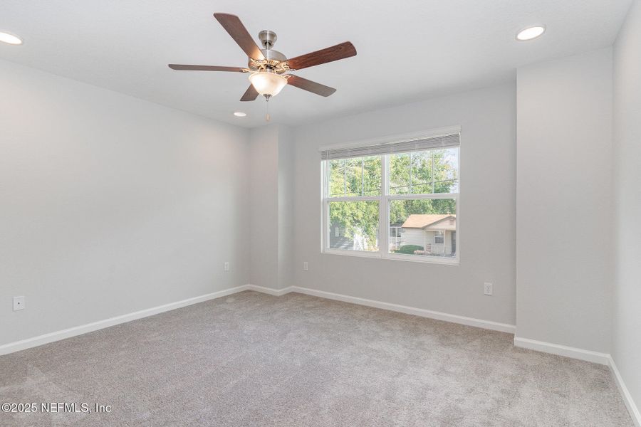 Spacious, unfurnished interior of a new home in , Jacksonville (Image 9).