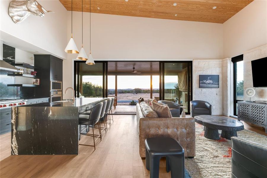 Community amenities in , Glen Rose (Image 23).