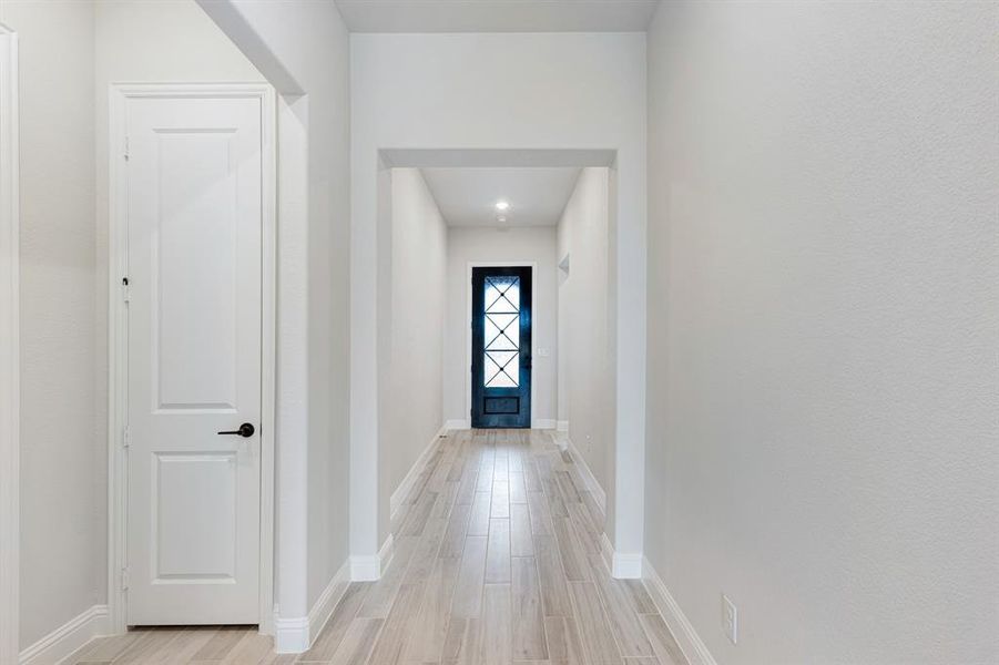 Spacious, unfurnished interior of a new home in Sunrise at Garden Valley, Waxahachie (Image 28).