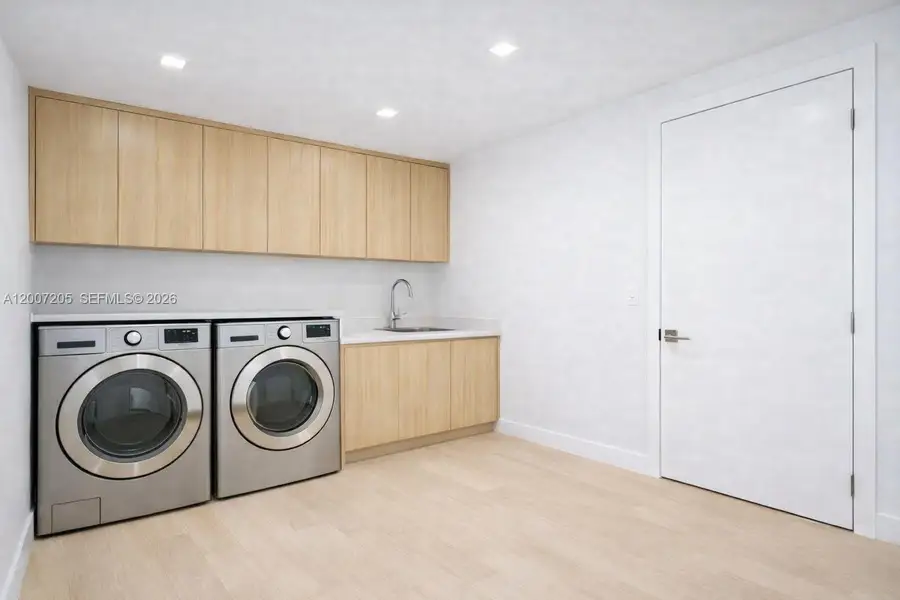 Furnished interior view inside a new home in , Fort Lauderdale (Image 4).