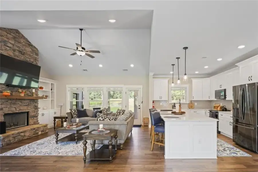 Furnished interior view inside a new home in , Dallas (Image 10).
