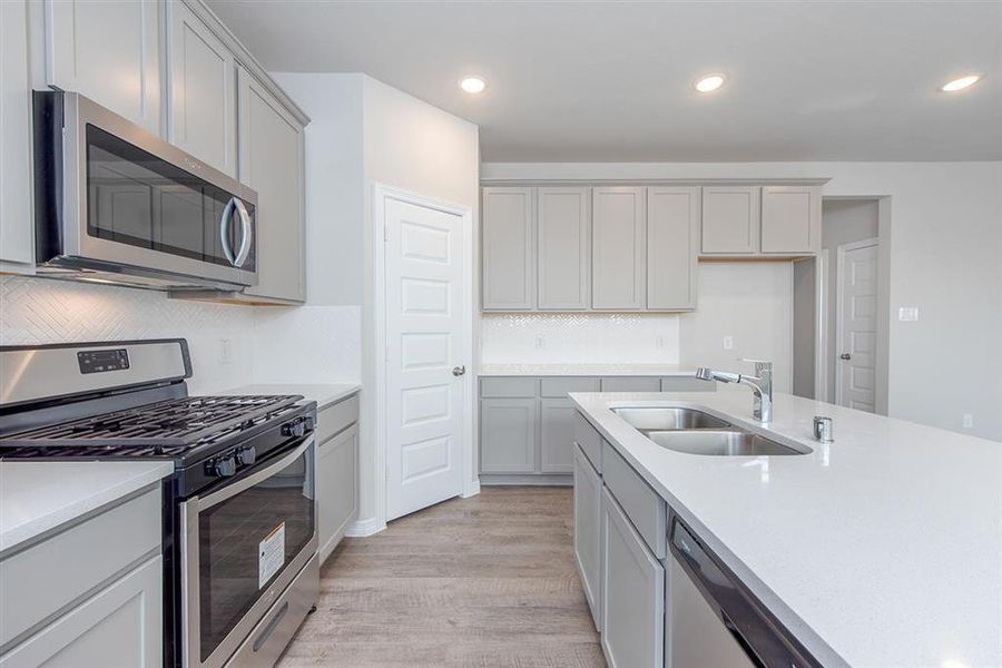 Kitchen w/ Tile Backsplash