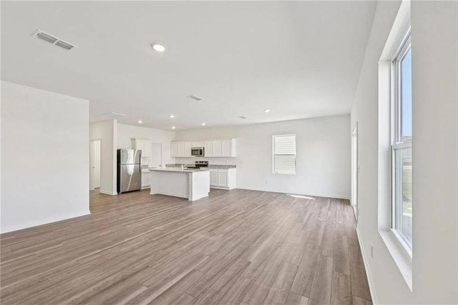 Spacious, unfurnished interior of a new home in Kendall Grove, McDonough (Image 6).
