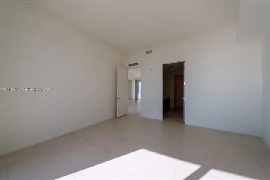 Spacious, unfurnished interior of a new home in , Miami (Image 14).