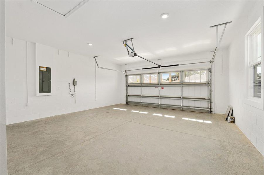 Spacious, unfurnished interior of a new home in , Ocala (Image 41).