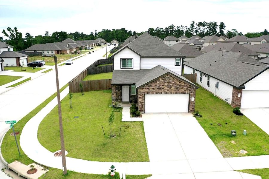 Front exterior of a new home in Hunter's Creek, Huntsville, TX, highlighting curb appeal (Image 19).
