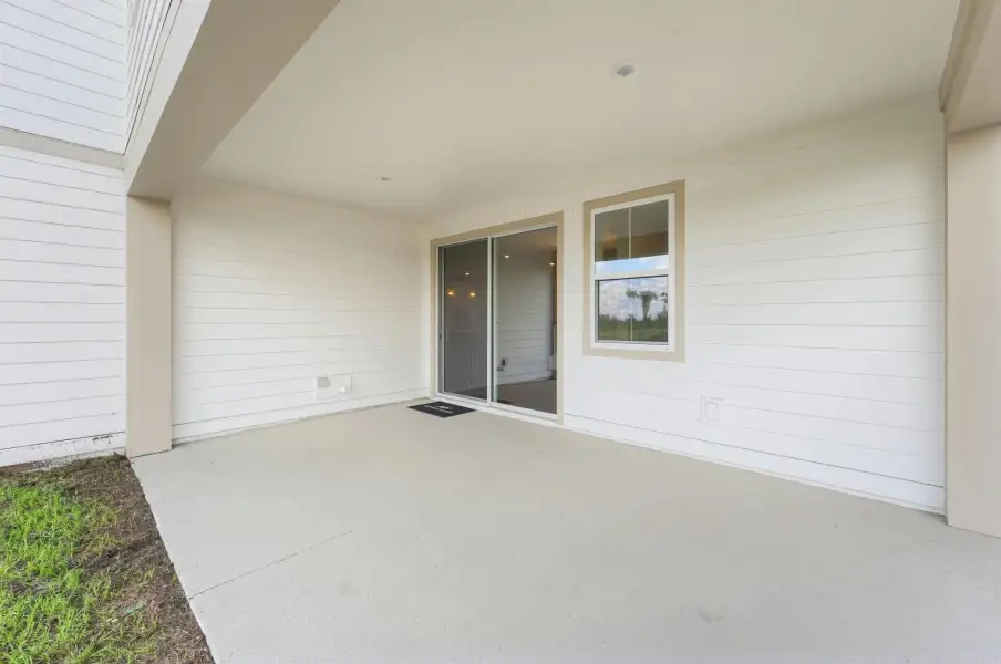 Exterior details and patio area of a home in Weslyn Park, St. Cloud (Image 4).