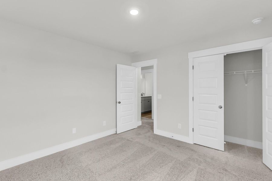 Spacious, unfurnished interior of a new home in , Summerville (Image 26).