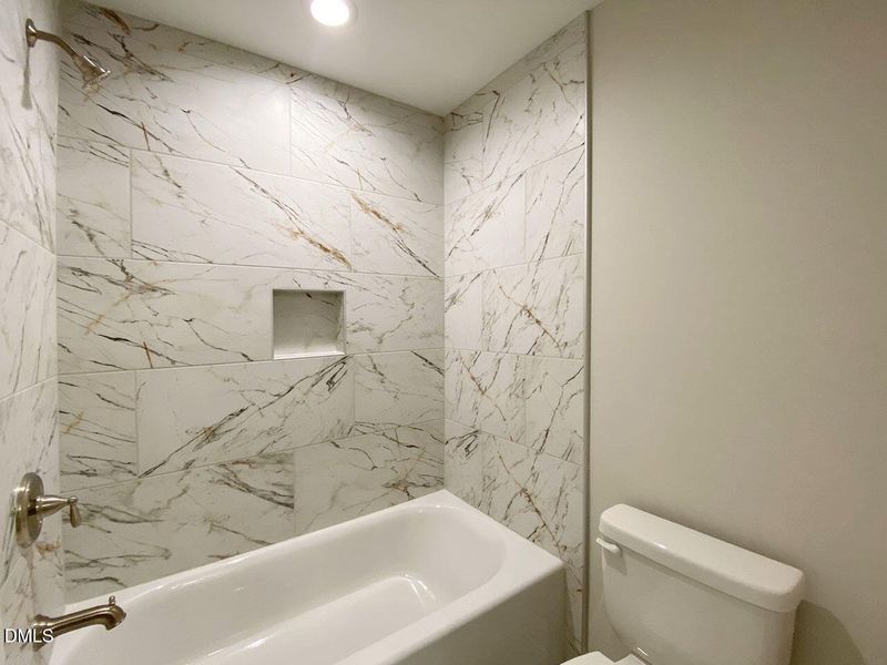 LV17 Hall Bath Shower LV17 Hall Bath Shower