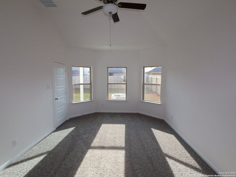 Spacious, unfurnished interior of a new home in Park Place, New Braunfels (Image 31).