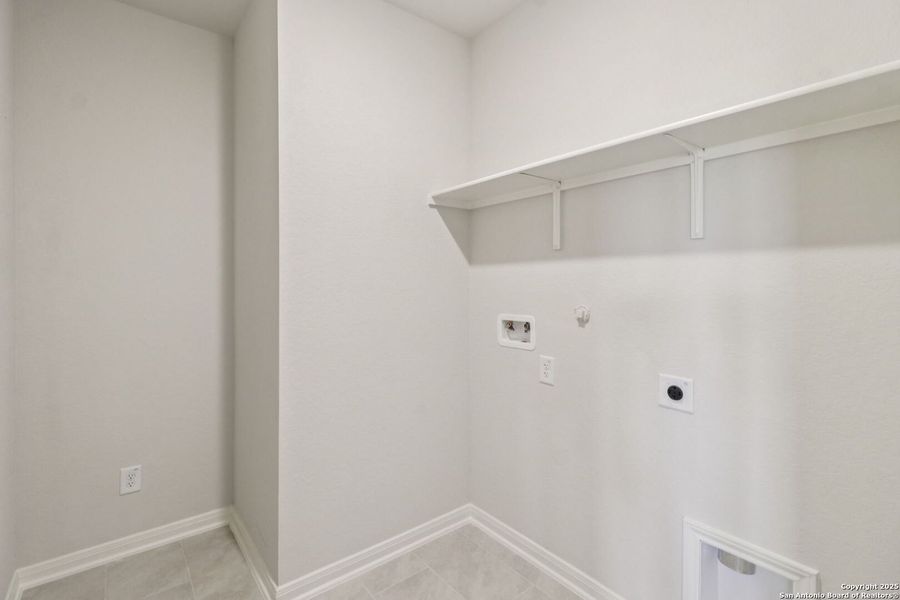 Spacious, unfurnished interior of a new home in Kallison Ranch, San Antonio (Image 30).