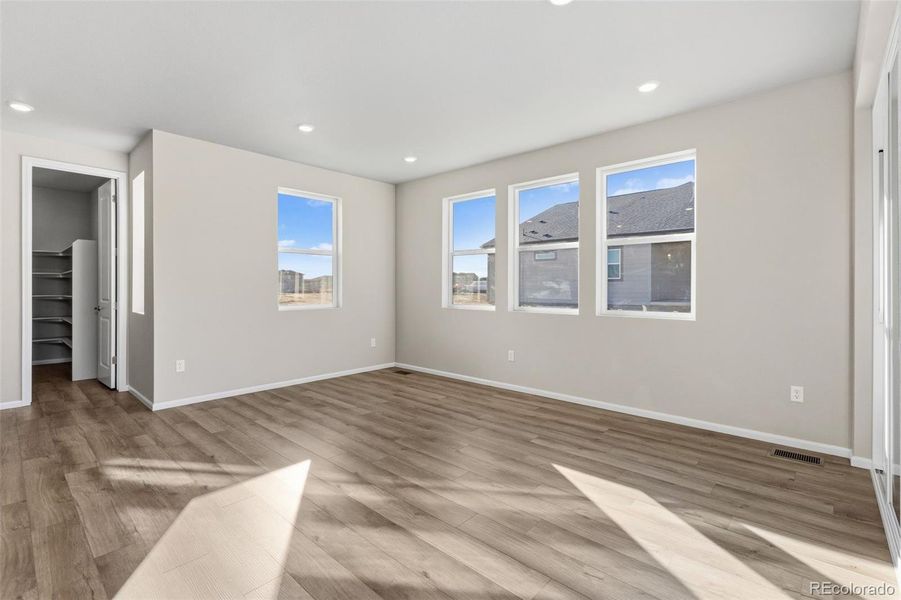 Spacious, unfurnished interior of a new home in Talon Pointe, Thornton (Image 31).