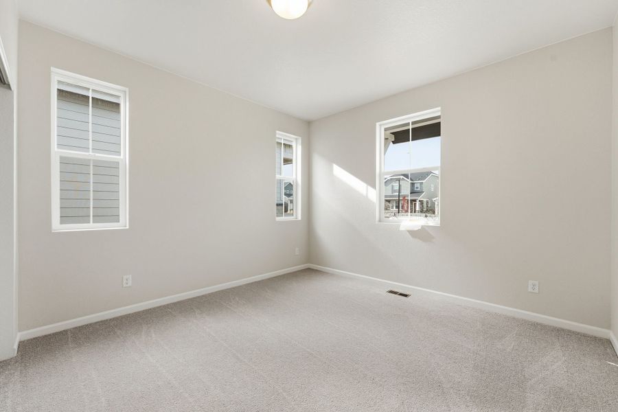 Spacious, unfurnished interior of a new home in The Aurora Highlands, Aurora (Image 17).