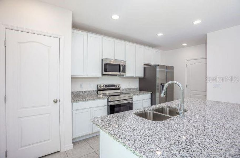 Furnished interior view inside a new home in Oakhaven Walk, Gainesville (Image 7).